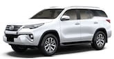 Toyota Fortuner tai vastaava