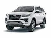 TOYOTA FORTUNER 2.4 or similar