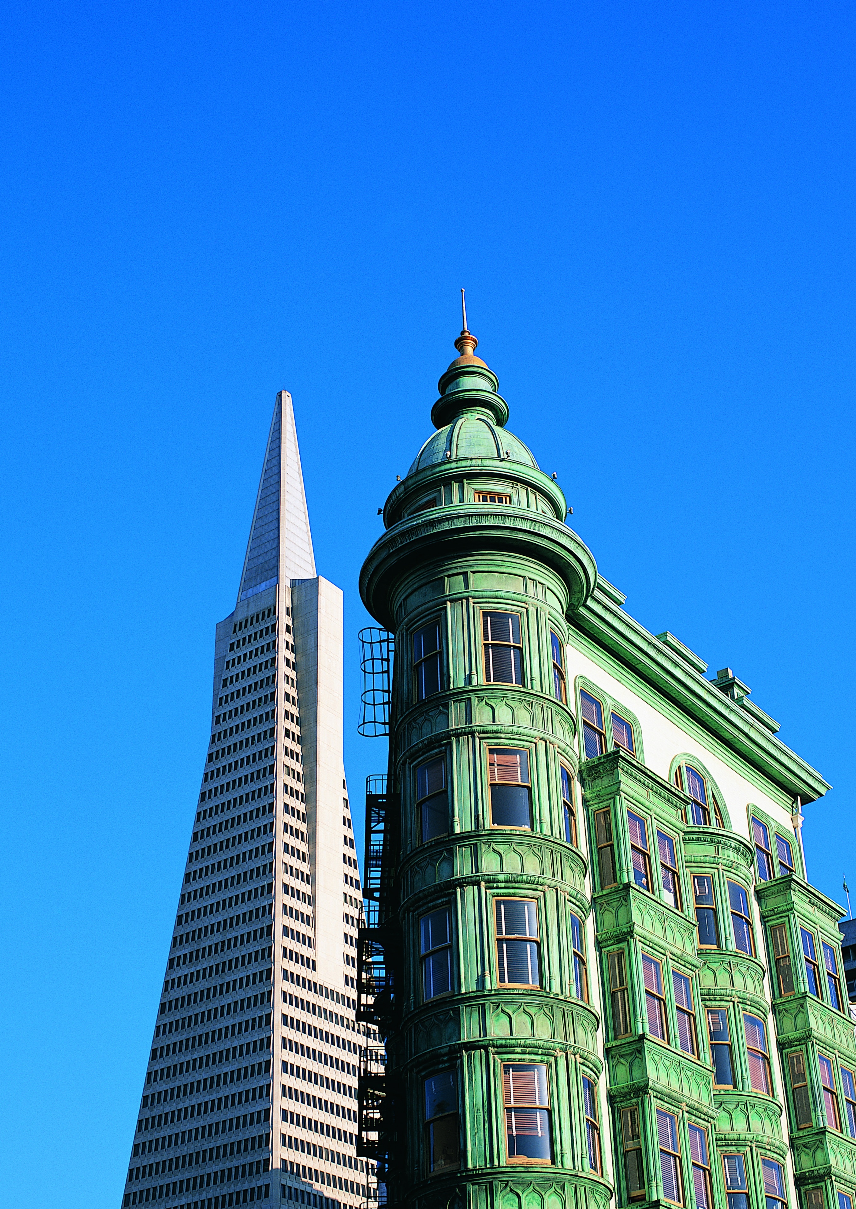 logotipo de la pirámide transamerica