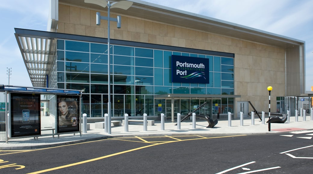 Pelabuhan Antarabangsa Portsmouth, Portsmouth, England, United Kingdom