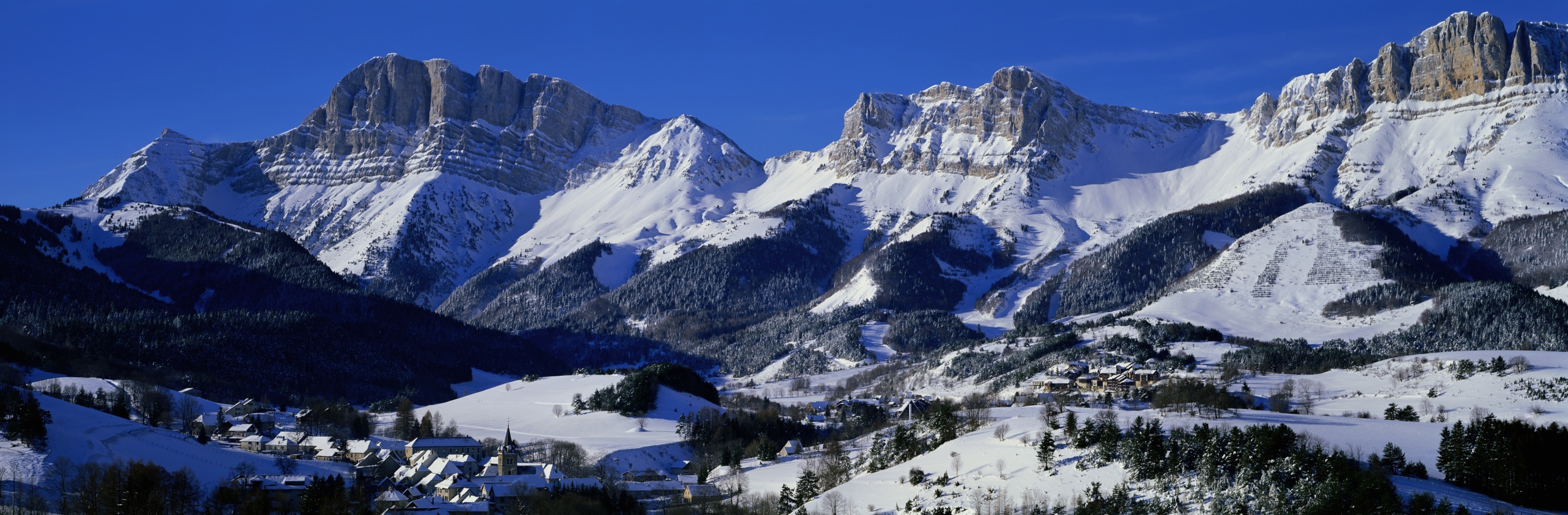 <h2>Top places to stay near the slopes</h2>