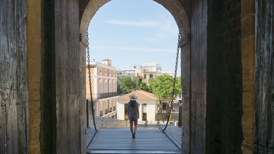 Ses Taules Gateway