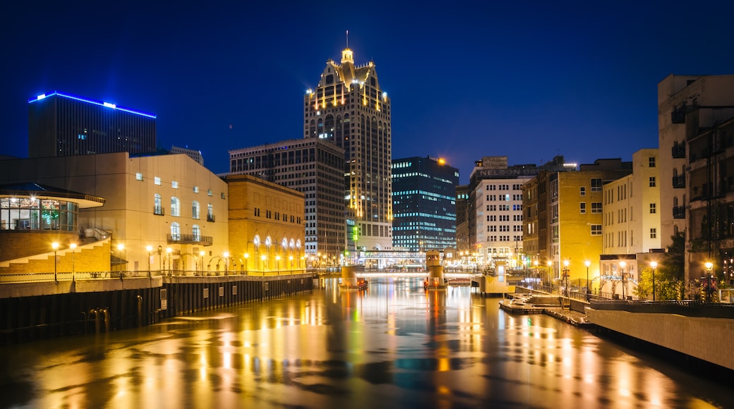 Milwaukee River Walk