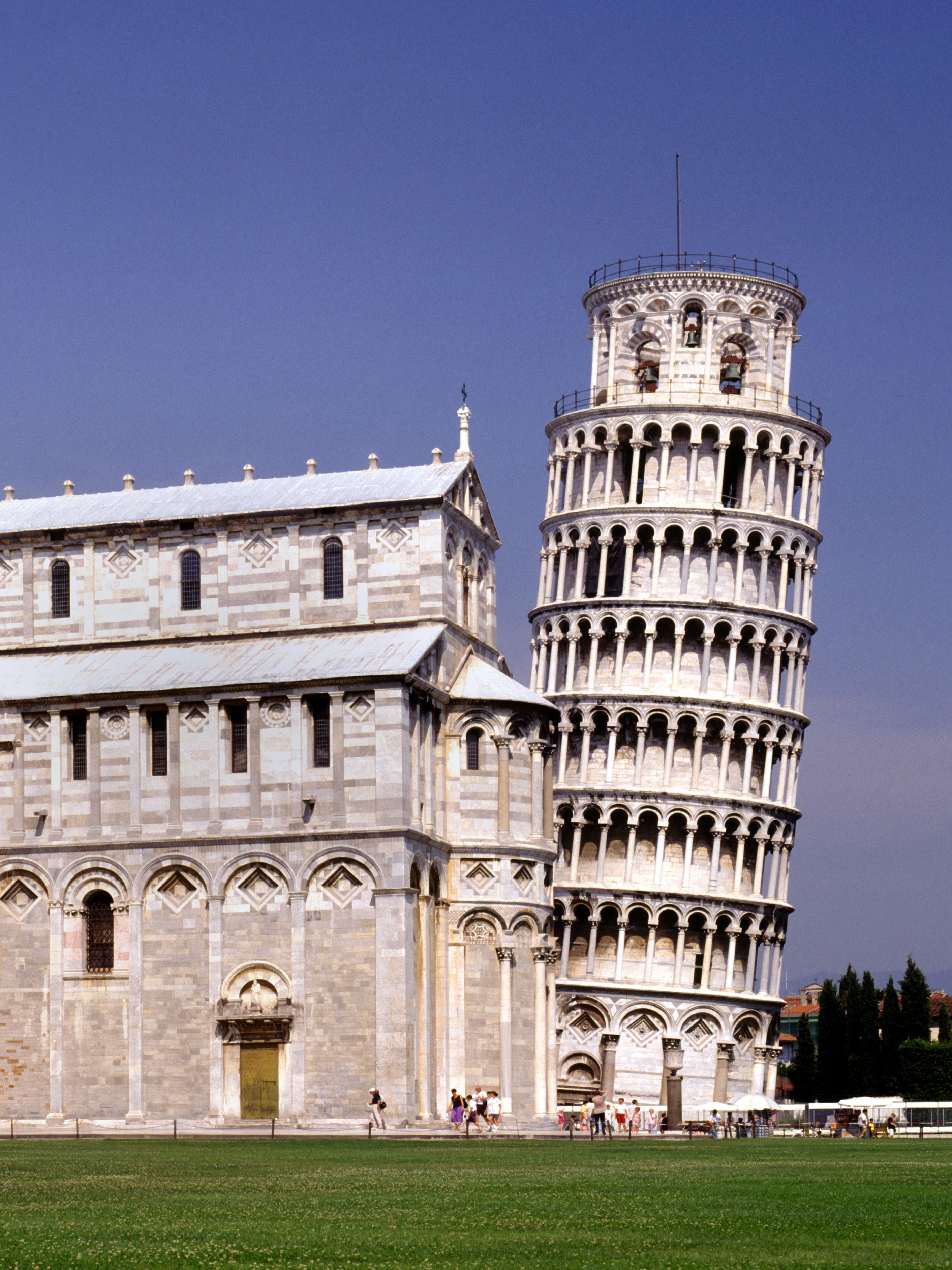 La torre di Pisa porta spaghetti