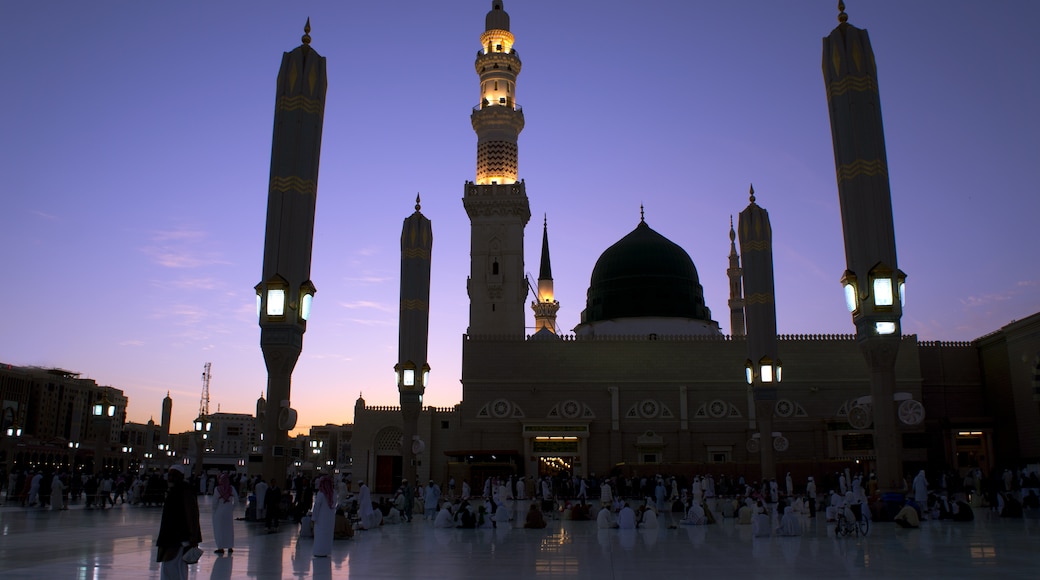 can foreigners visit medina