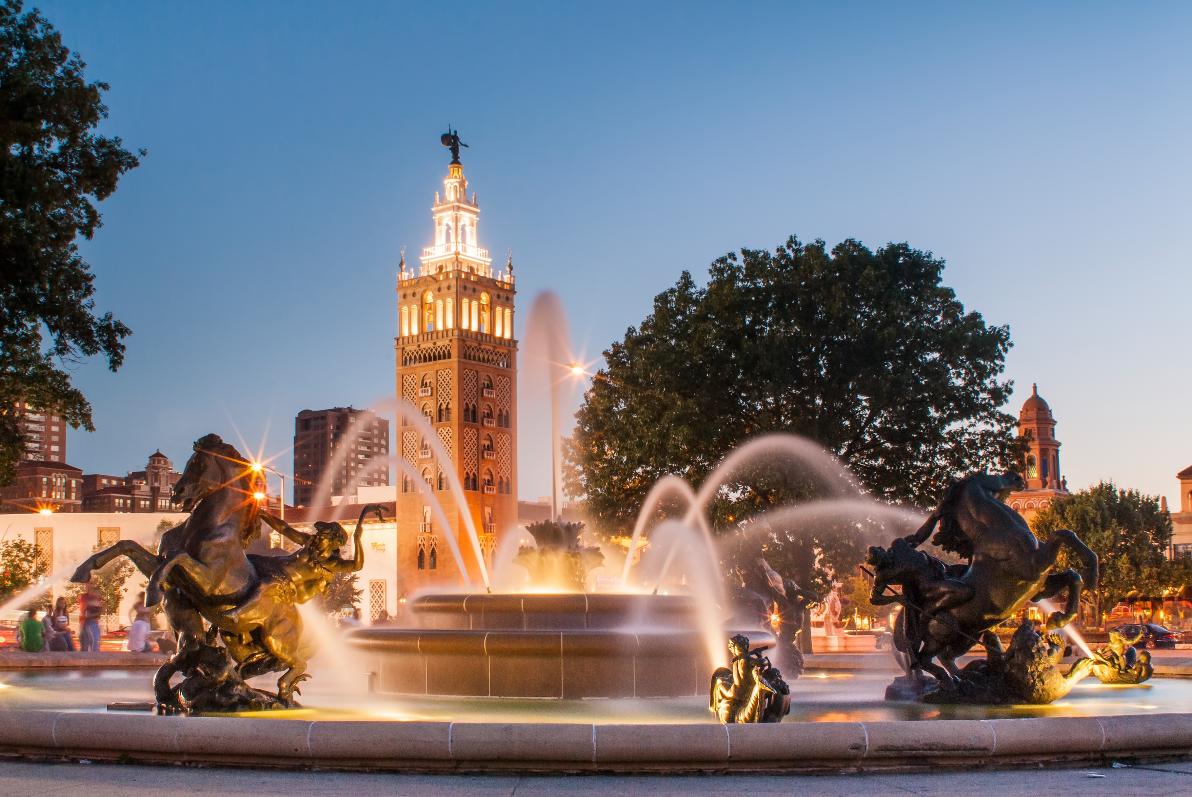 Country Club Plaza Travel Guide: Best of Country Club Plaza, Kansas City  Travel 2024 | Expedia.co.in
