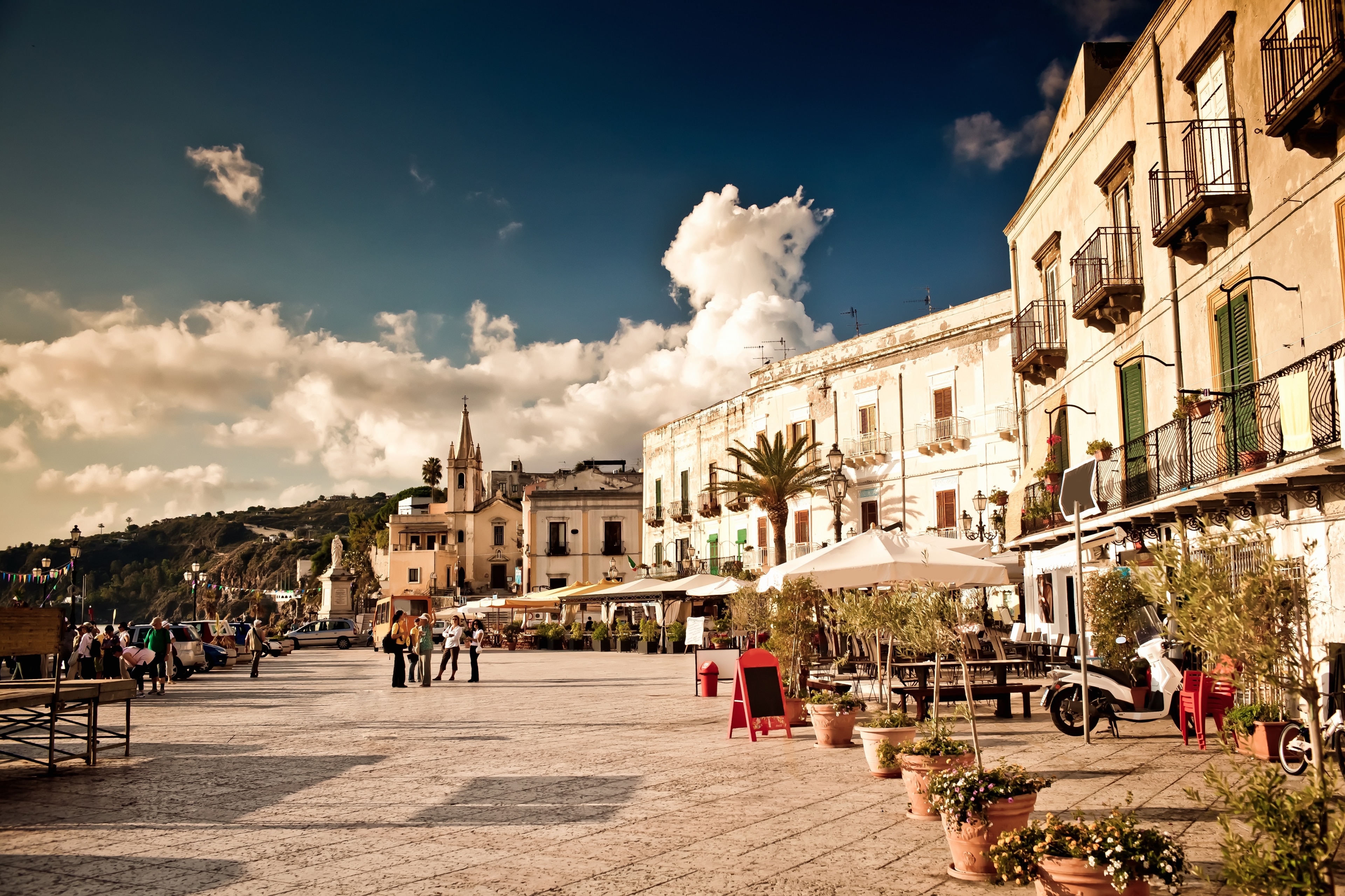 Piazza di Marina Corta, Lipari, Sicilia, Italia