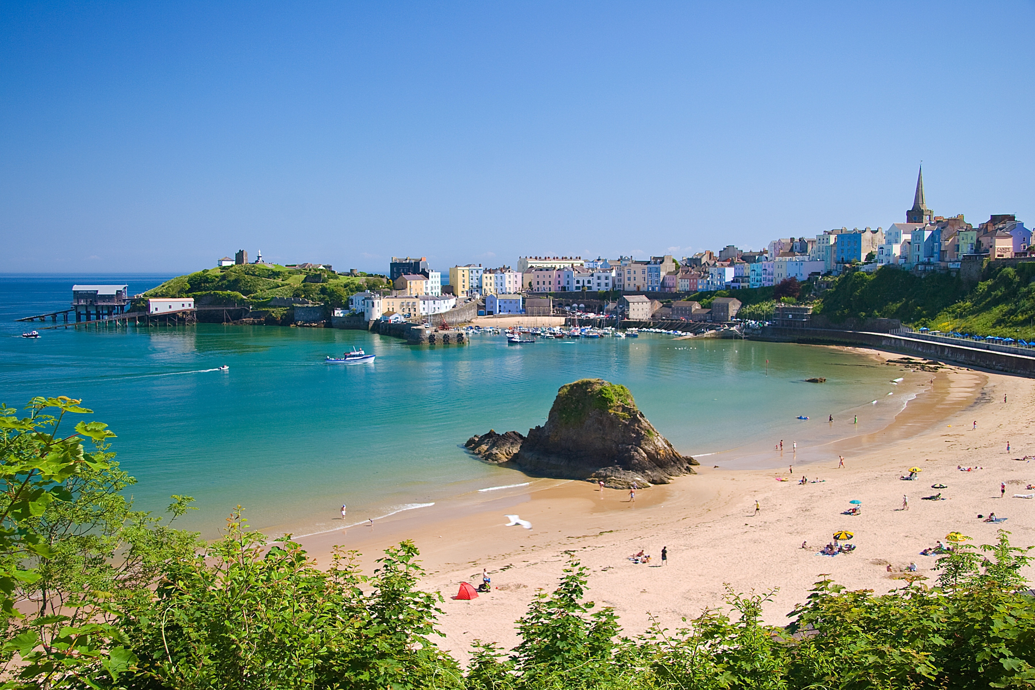 Visitors to Wales are often staggered by quite how picturesque it can be here and nowhere more so than at Tenby, probably the most iconic seaside town in the country. Tenby Beach is the generic name given to not one but four of its beaches, all of which offer sheltered, deep blue water and outstanding views.