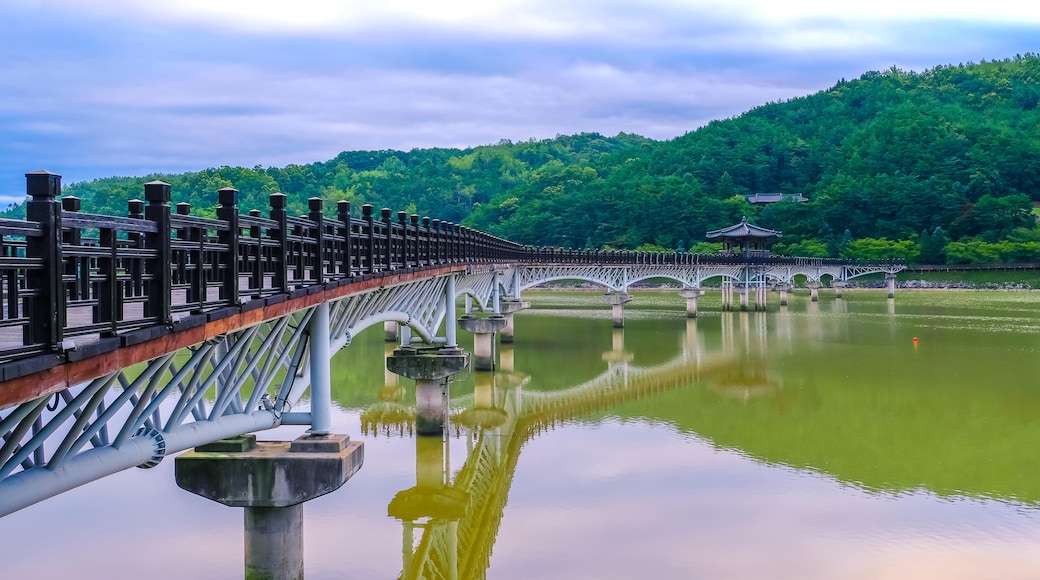 Jembatan Wolyeong (Jembatan Cahaya Bulan), Andong, Gyeongsang Utara, Korea Selatan