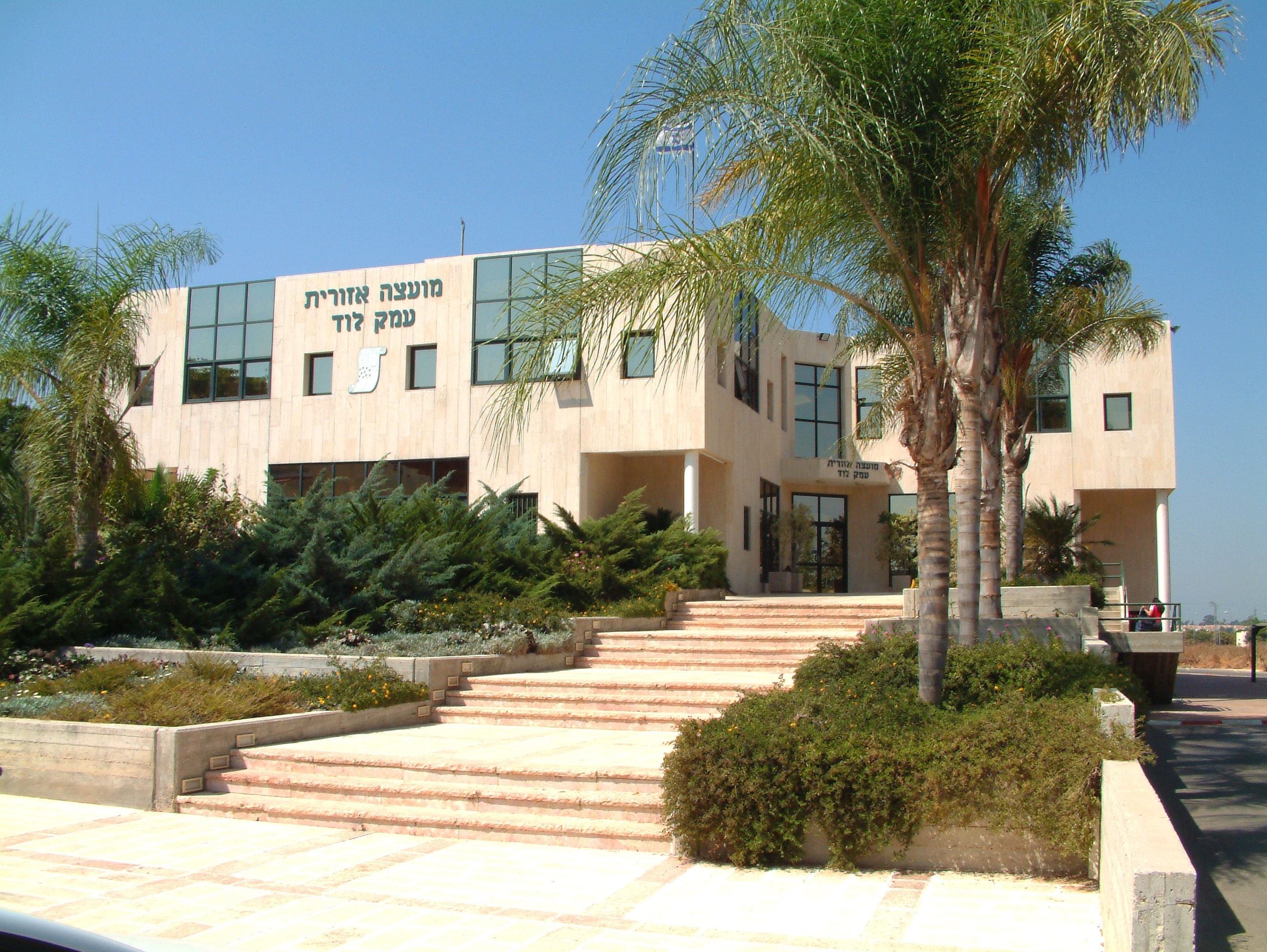 District Centre, Israël