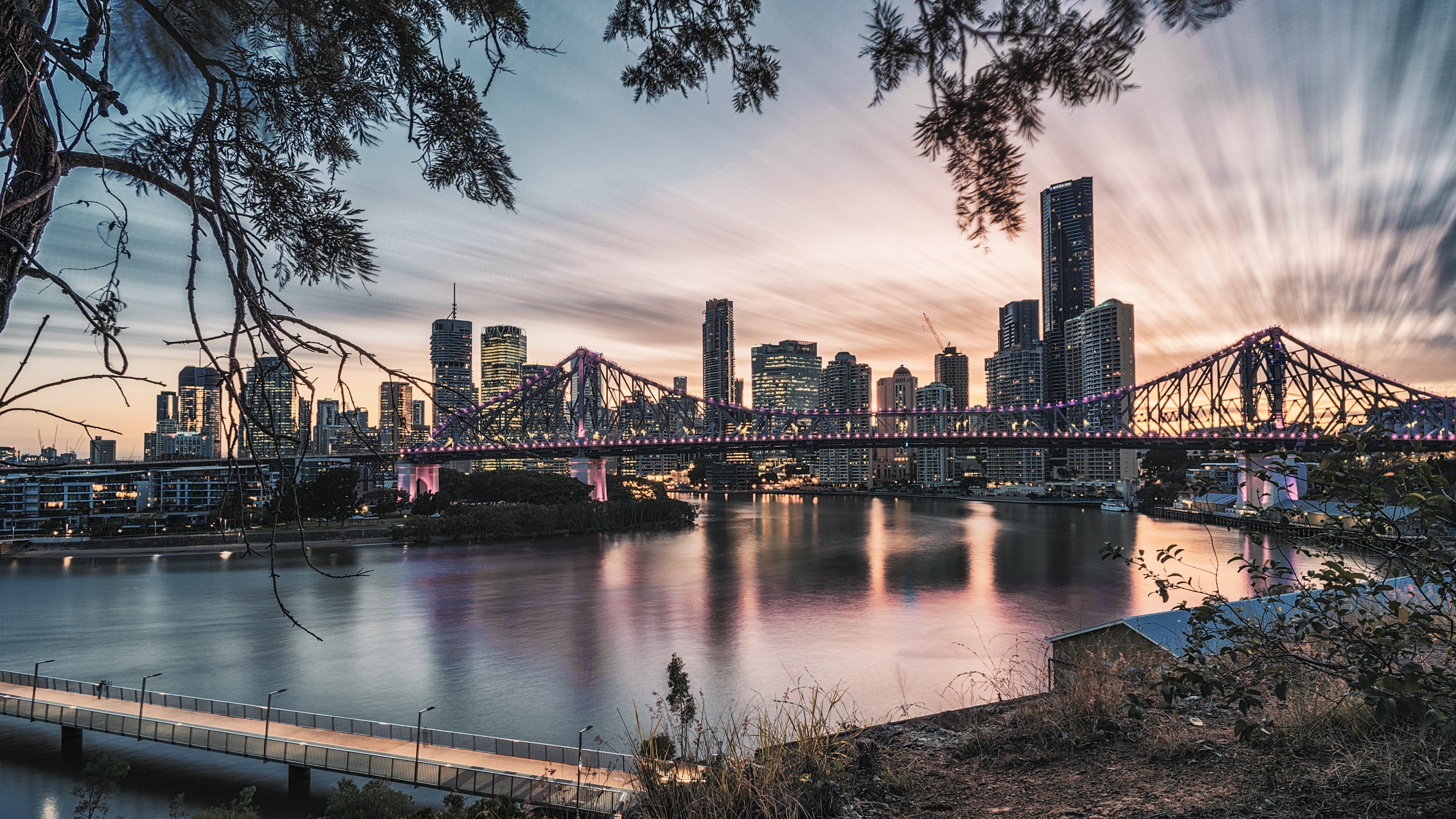 Guided tour of Brisbane, Australia from South Bank Parklands to New Farm