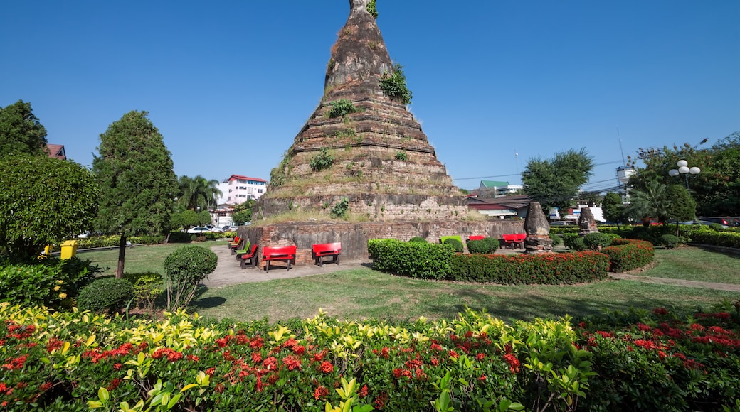 Monument bouddhique That Dam