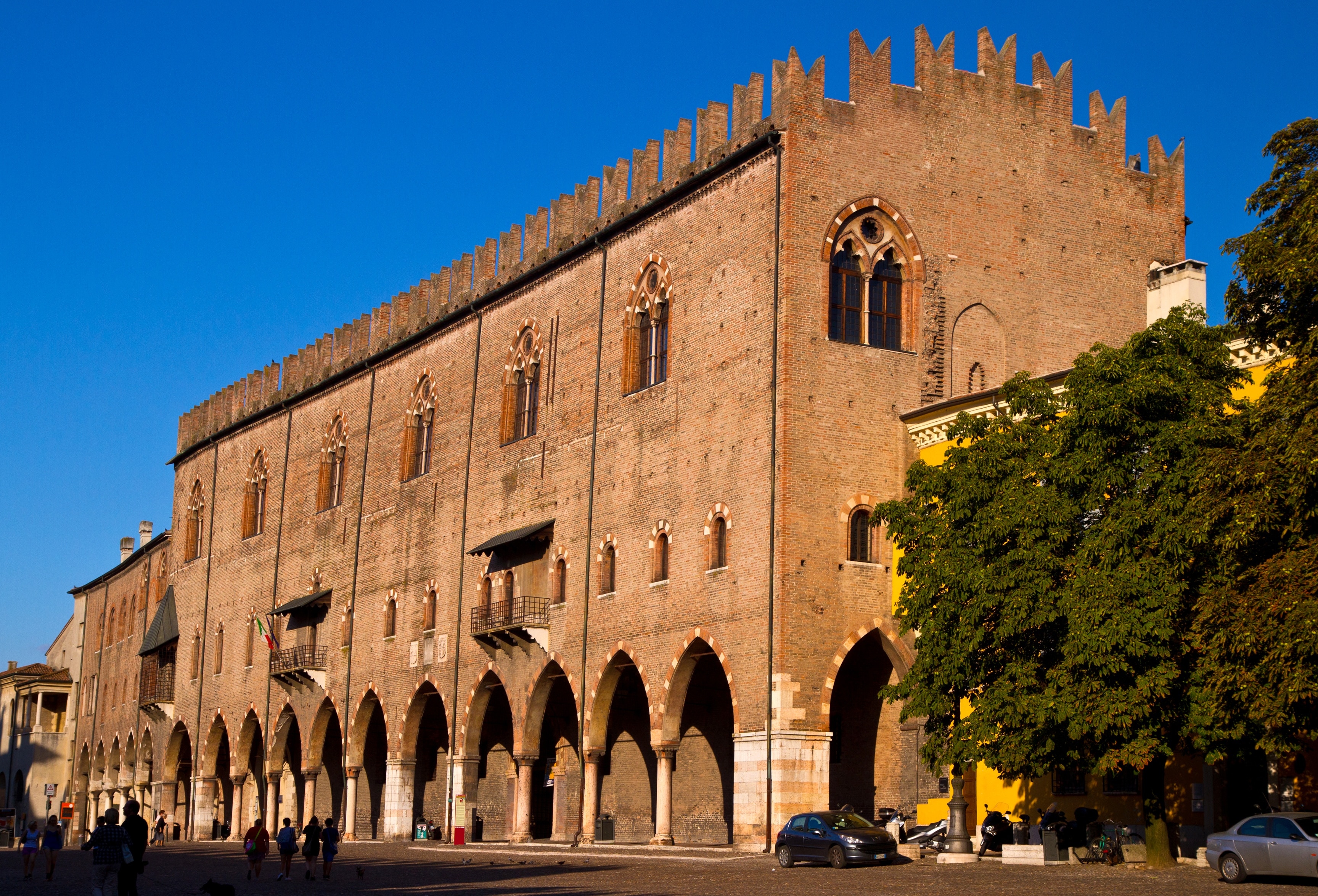 Tales from the tour: Mantova edition 📍Piazza Sordello, Mantova Ital