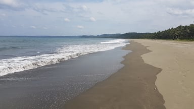 The Amazing island of Eastern Samar Philippines, if you are looking for an adventure then it will not disappoint you, with such friendly locals you will have a fantastic time.