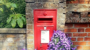 I love Red and I love the UK. The two compliment each other so well. Beautiful things like this postbox make simple tasks a joy. #sendingletters #postbox #UK #red #purple #flowers #garden 