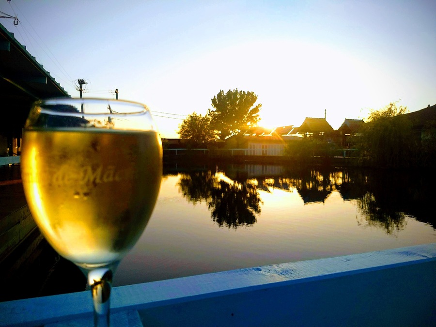 Sunsets and wine
Match made in heaven
#ExperienceRomania #EatTravelLiveRepeat #DanubeDelta