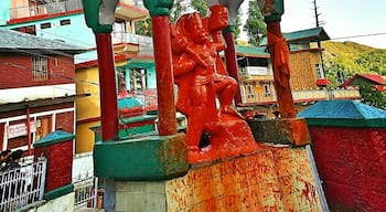 Bhagsu temple, a spiritual heritage that is flooded by devotees across the country. A holy place of worship for the Hindhus, is the #bhagsu temple with the idol of Lord #shiva inside it, and idols of #ganesha & #hanuman on the outside.

#Red


www.instagram.com/pixietraveldust
