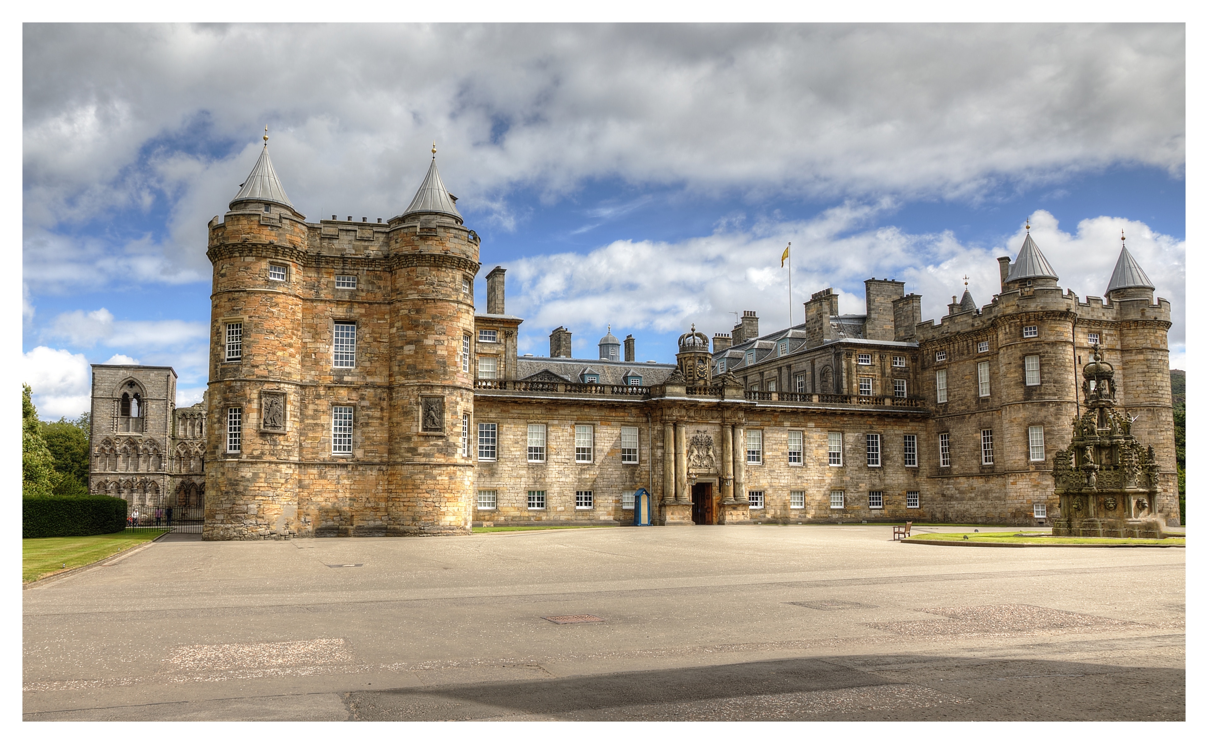 Palace of Holyroodhouse in Abbeyhill - Tours and Activities | Expedia