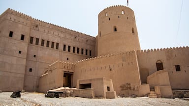 Al Hazm Castle in #Rustaq, #Oman 🇴🇲 is one of the country’s better preserved forts. It only opened to the public in 2013, which was a couple of years after my time living in the sultanate, when this picture was taken.
#LifeAtExpedia