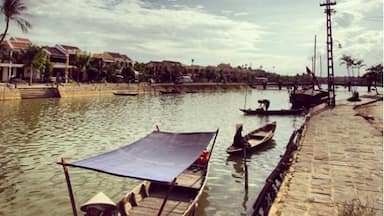 Market at the Thu Bon River in the ancient trading port of Hoi An. 