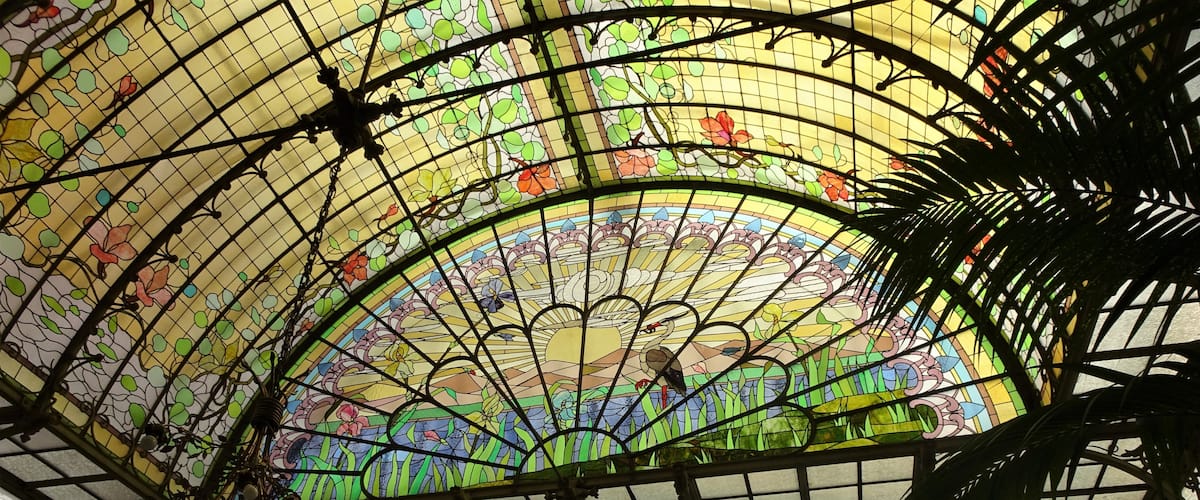 A (hidden) Art Nouveau gem.
In 1841 the Ursuline nuns started a school for young girls (from rich families) in Onze-Lieve-Vrouw-Waver. Pretty soon after its establishment, the Ursuline Institute gained international fame. Around the turn of the century almost a quarter of the students in this renowned boarding school were of foreign origin. 
In 1900 the institute built a beautiful winter garden in Art Nouveau. The architect is (still) unknown. The winter garden served as a reception room for the visitors of the hundreds of girls living in the boarding school.  https://visit.mechelen.be/en/wintertuin
Art Nouveau (or Jugendstil) is an art movement that was popular in various places in Europe between 1890 and 1914, mainly as a reaction to form-blurring impressionism. The movement experienced a short but intense flowering period, which mainly expanded during the Belle Epoque.  #Architecture  #LocalSecrets #Trovember  #History