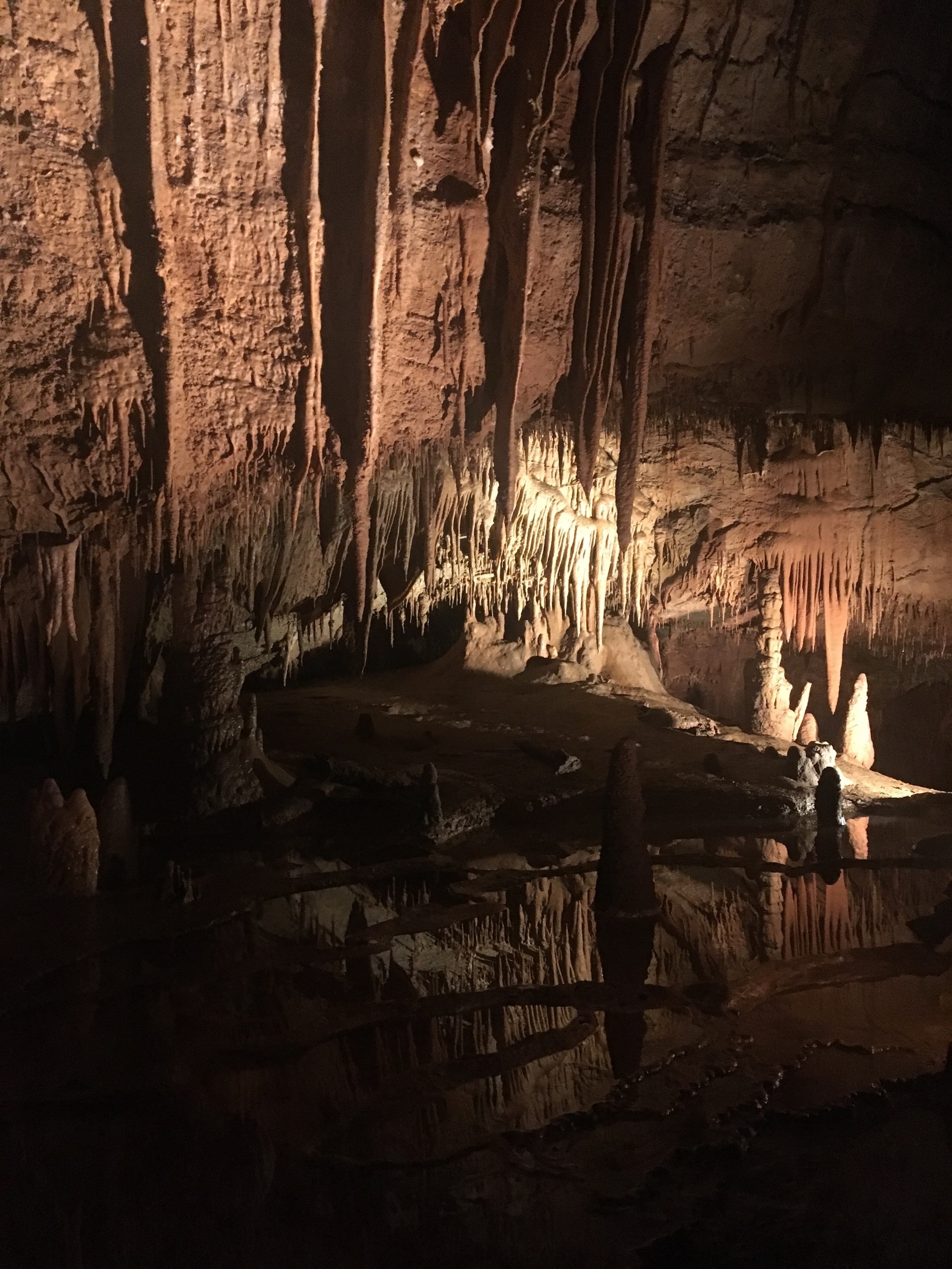 Superbe grotte , une découverte avec une ambiance particulière 