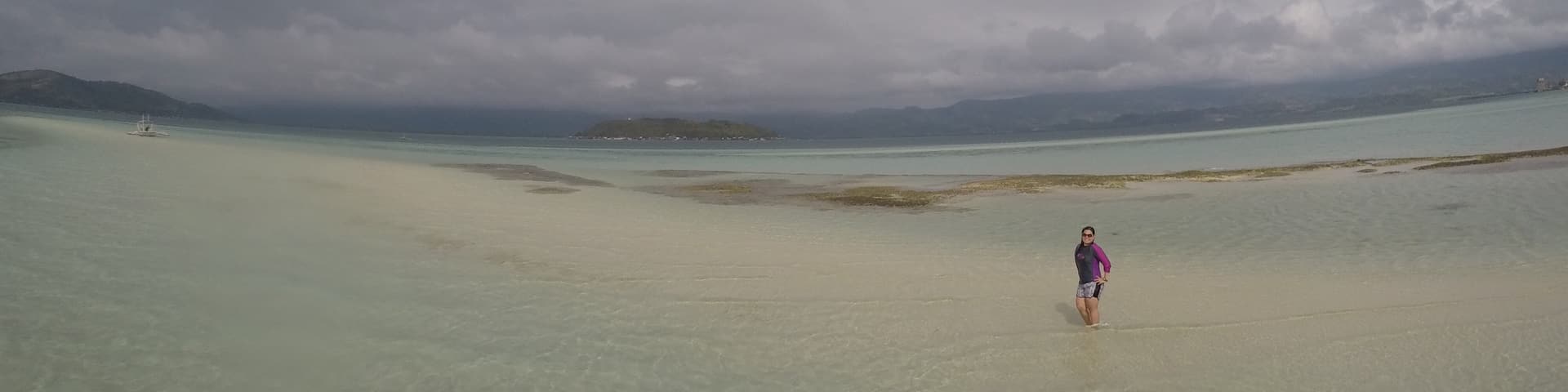 Manjuyod Sandbar. More about it here: https://www.ivankhristravels.com/manjuyod-white-sandbar-dumaguete-city/