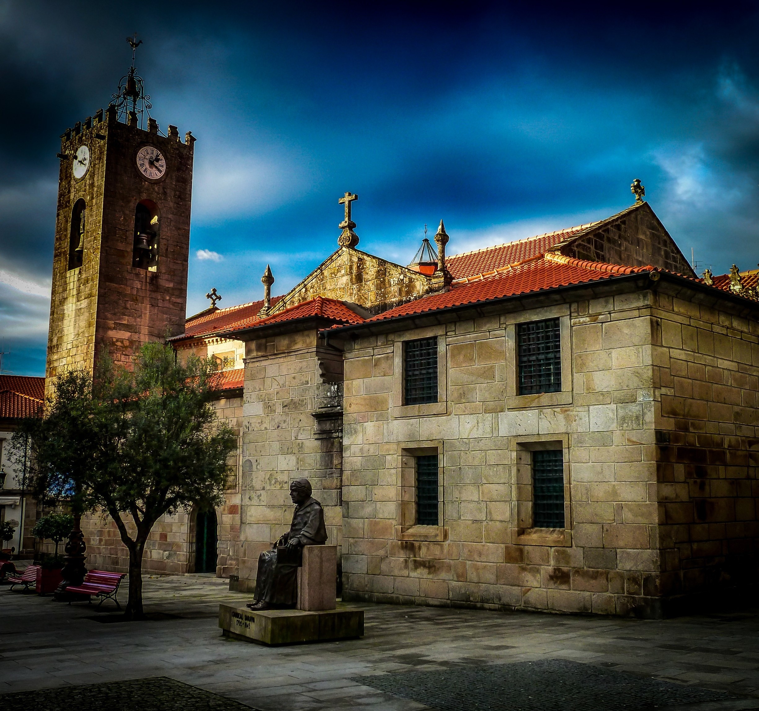 Ponte de Lima is a beautiful town located in the north of ‪#‎Portugal‬ and It is characterized by its medieval architecture and for the surrounding area, bathed by the Lima river. It's recognized as well as the oldest city in the country.

Discover more here: http://bit.ly/1Th020p