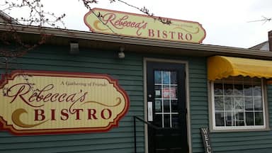 Rebecca's Bistro is my favorite place to eat in Amish Country.   She has fantastic soups,  wraps,  salads, and save room for a decadent dessert.  I recommend the chocolate spoon cake. .. wow!  with a great cup of coffee. 