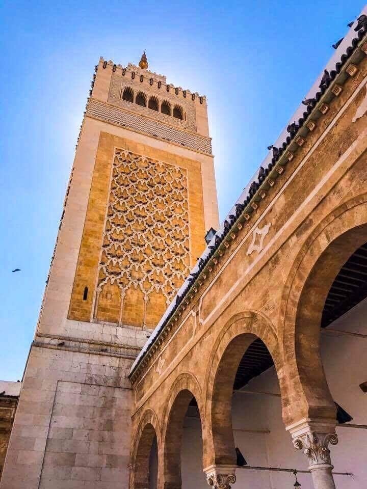 Looking up to this gorgeous Al- Zaytuna Mosque which covers area of 5000 sq meter and is the oldest in the Capital of Tunisia

#Instone #trover #architecture 