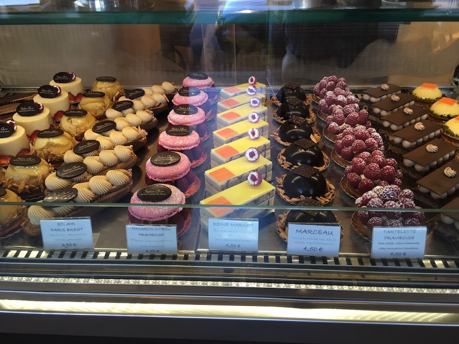 Pâtisseries et gourmandises the best patisserie of 2014. Middle of Colombes, France.