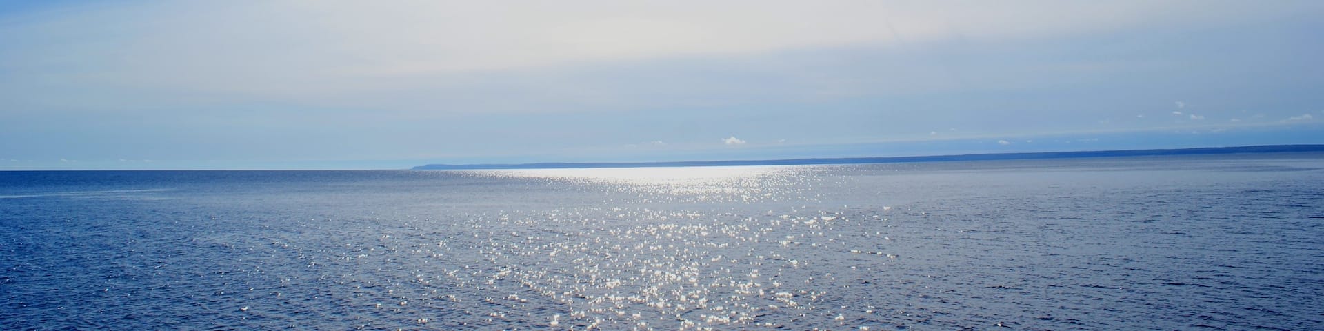 A beautiful sunny day on the waters of Lake Huron at Tobermory.