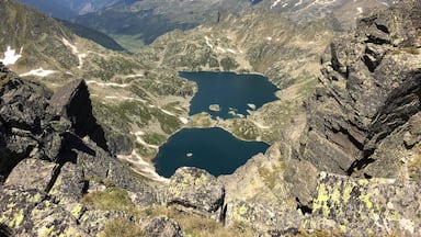 Juclar lakes from Escobes peak (2.779m) in Vall d’Incles, Canillo, Andorra.

Estanys de Juclar des del pic d’Escobes (2.779m) a la Vall d’Incles, Canillo, Andorra.