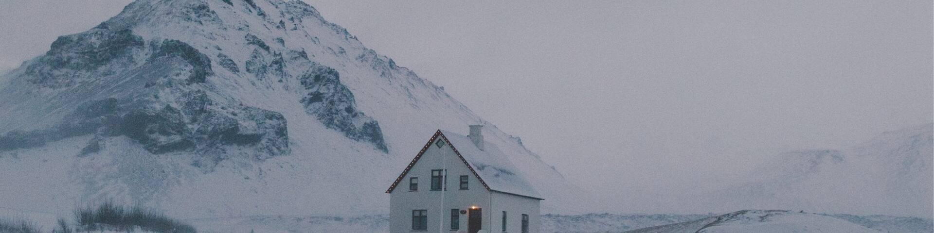 Freezing mornings on the Icelandic coast #takeahike
