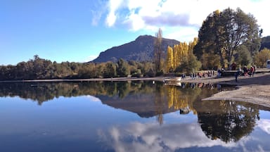 Correntoso Lake is located within the Nahuel Huapi National Park, in the city of Villa La Angostura, in the province of Neuquén. Magical environment, perfect combination of water, sky, forest and mountain.