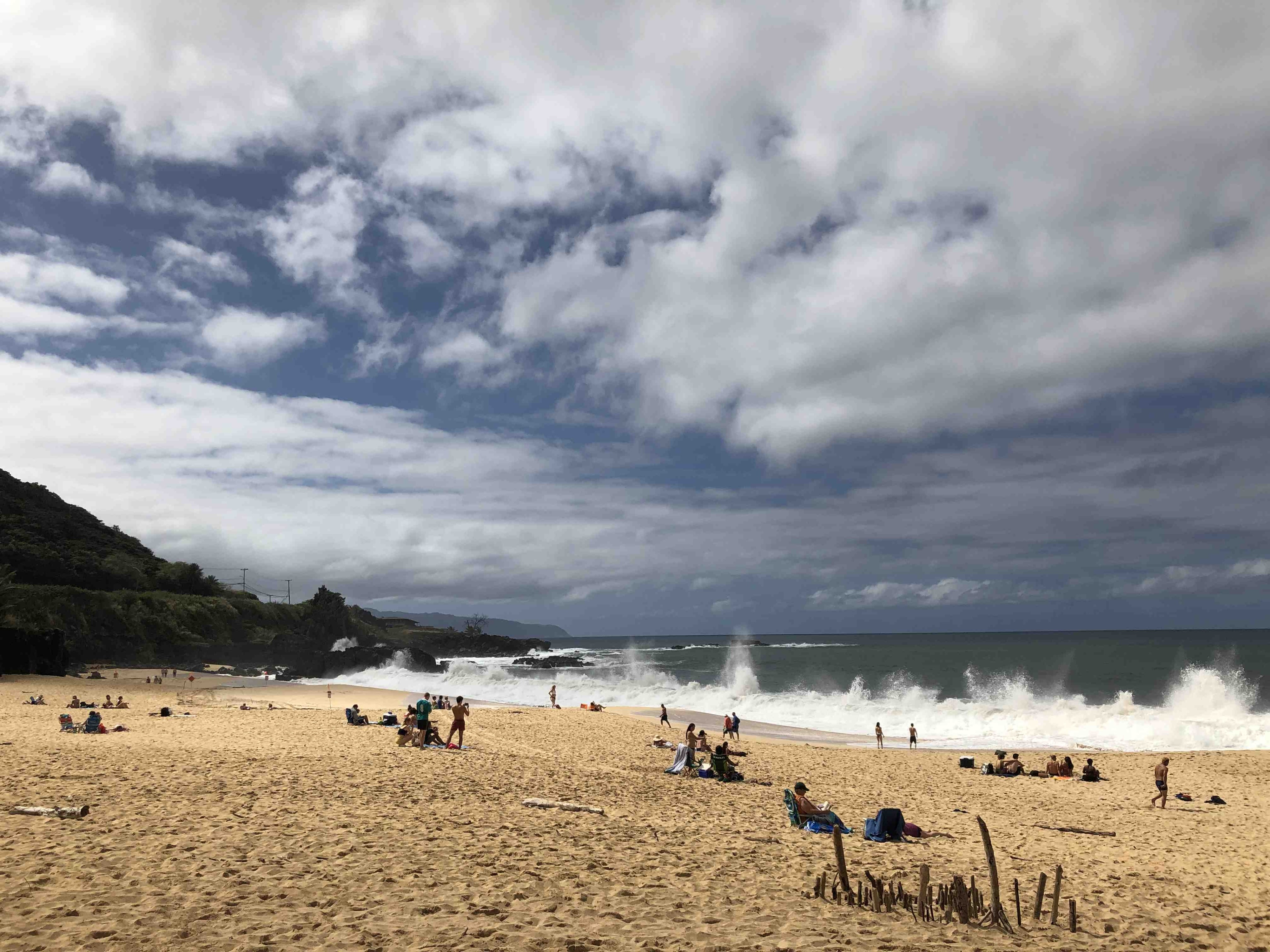 Not a day to let the kiddies swim (according to the lifeguard) as there were sets of very strong waves! Beautiful North Shore beach! #Waimea #Oahu #Hawaii