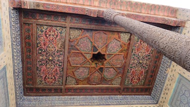 The wall tiles are invariably in the cool blues range, while the ceilings were often in the warm colour ranges. These ones are at the Tash-Khovli Palace. The alcoves are deliciously cool even on hot days because they have high ceilings opened to the north winds. I think this particular alcove (aivan) was one for one of the important ladies of the harem. 