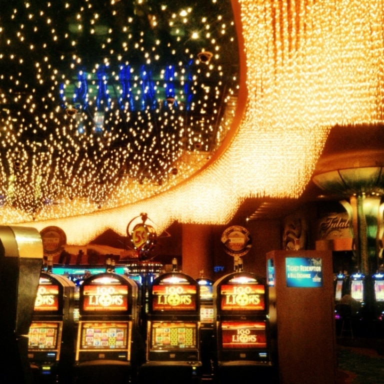 tulalip casino horse room