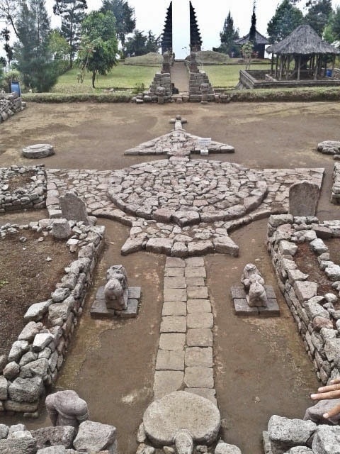 Ceto temple. It looks like Maccu Pichu's Pyramid. October 2012.