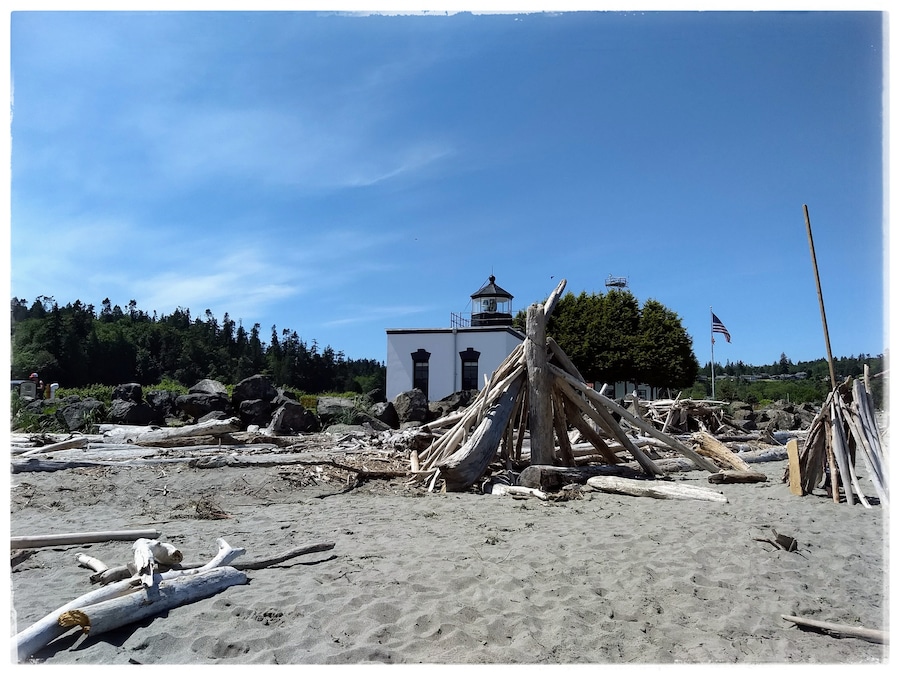 Awesome beach in the Puget Sound area on a sunny day. Great views, and with a bit of luck, dolphins, eagles and other wildlife to boot! #lifeatexpedia