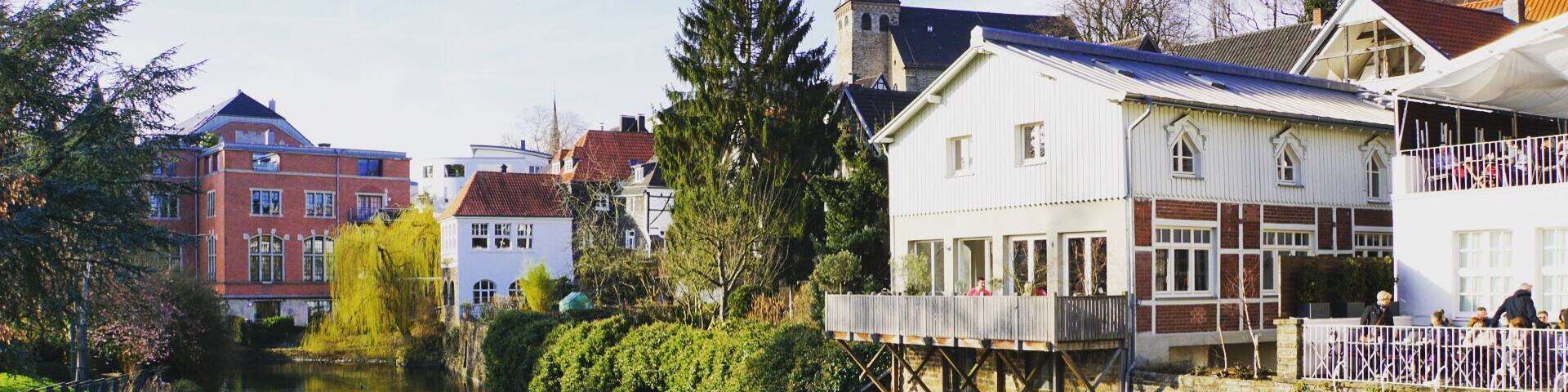 Just 20km northeast of the Düsseldorf airport lies a quaint historic town called Kettwig. It is part of the city, Essen, in western Germany, situated next to the Ruhr river. Here you will find many boutique shops, cafés, bistros, biergartens, and wine bars alongside houses dating back to the 1600s.