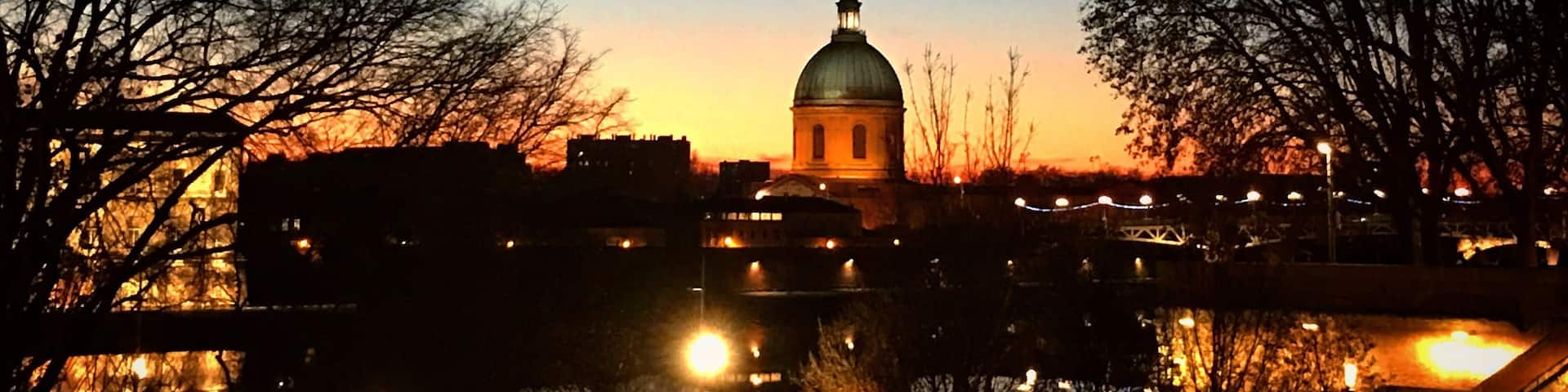 Night view of the gorgeous dome of Hôpital la Grave, Toulouse (France) • jan 2017