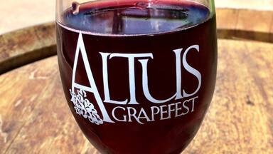 Beautiful little town hosting the "Altus Grape Festival" - much to see, much to hear and much to drink! 