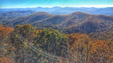 Overlook of Virginia's Blue Ridge Mountains from Humpback Rocks. #hiking