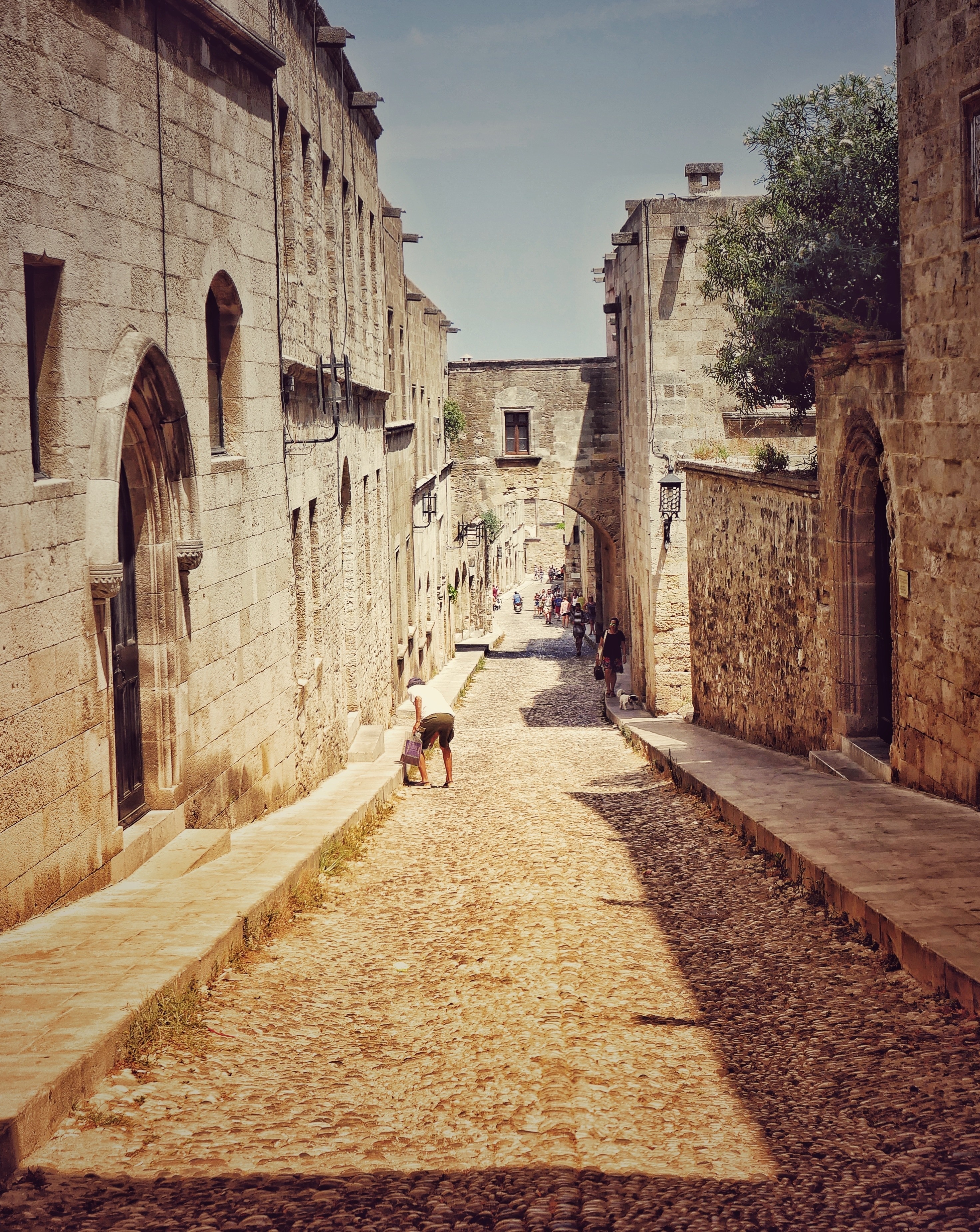 Here you can see the famous knight street in mid-century Rhodes.  This well-preserved city is now in the middle of modern Rhodes.  Completely walled with alleys so you sometimes lose your way.  Nice cafes, shops etc. Well worth a visit.  #greece #rhodos #medieval #authentic #eiland #travel #discover #beautiful