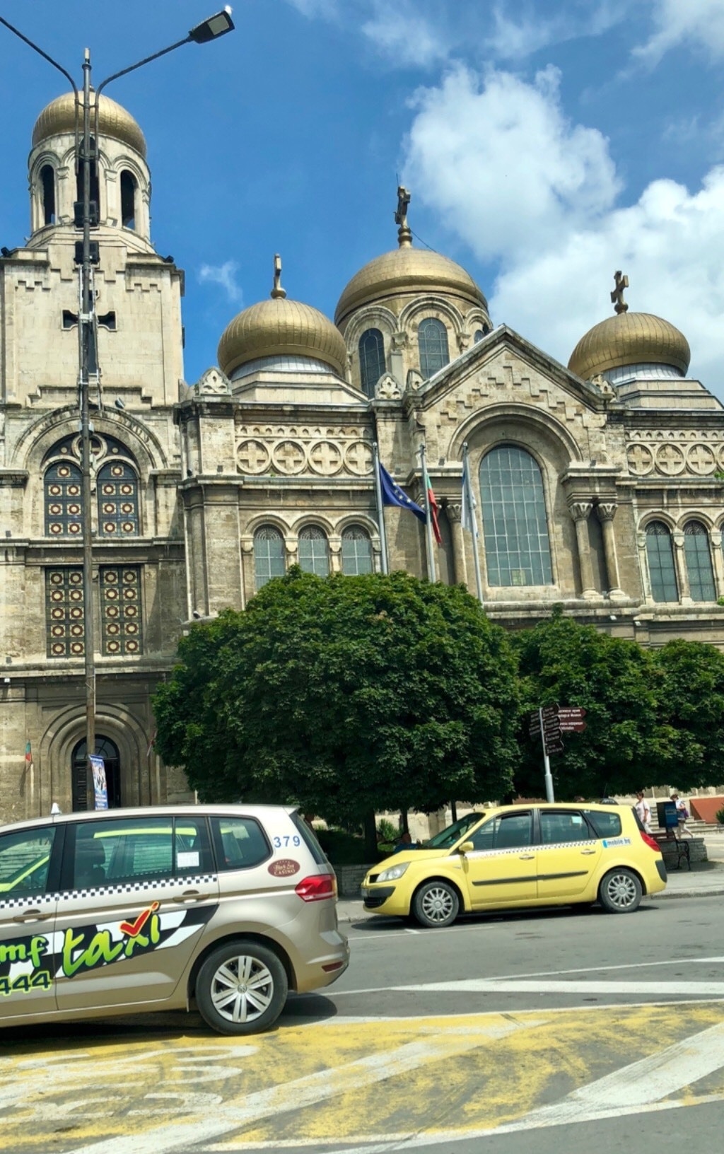 Built between 1880 and 1886, The Cathedral is Varna’s biggest Bulgarian Orthodox temple and the second largest in the country, too. The stone building is so big that you can easily see it from any high point in the centre of town.
#temple #varna 🇧🇬