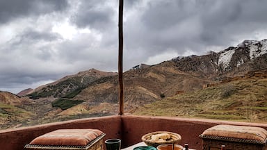 Lunch with a fantastic view of the Atlas mountains in Morocco! This was part of a Mountain tour we picked up for a very reasonable price!
#trovember