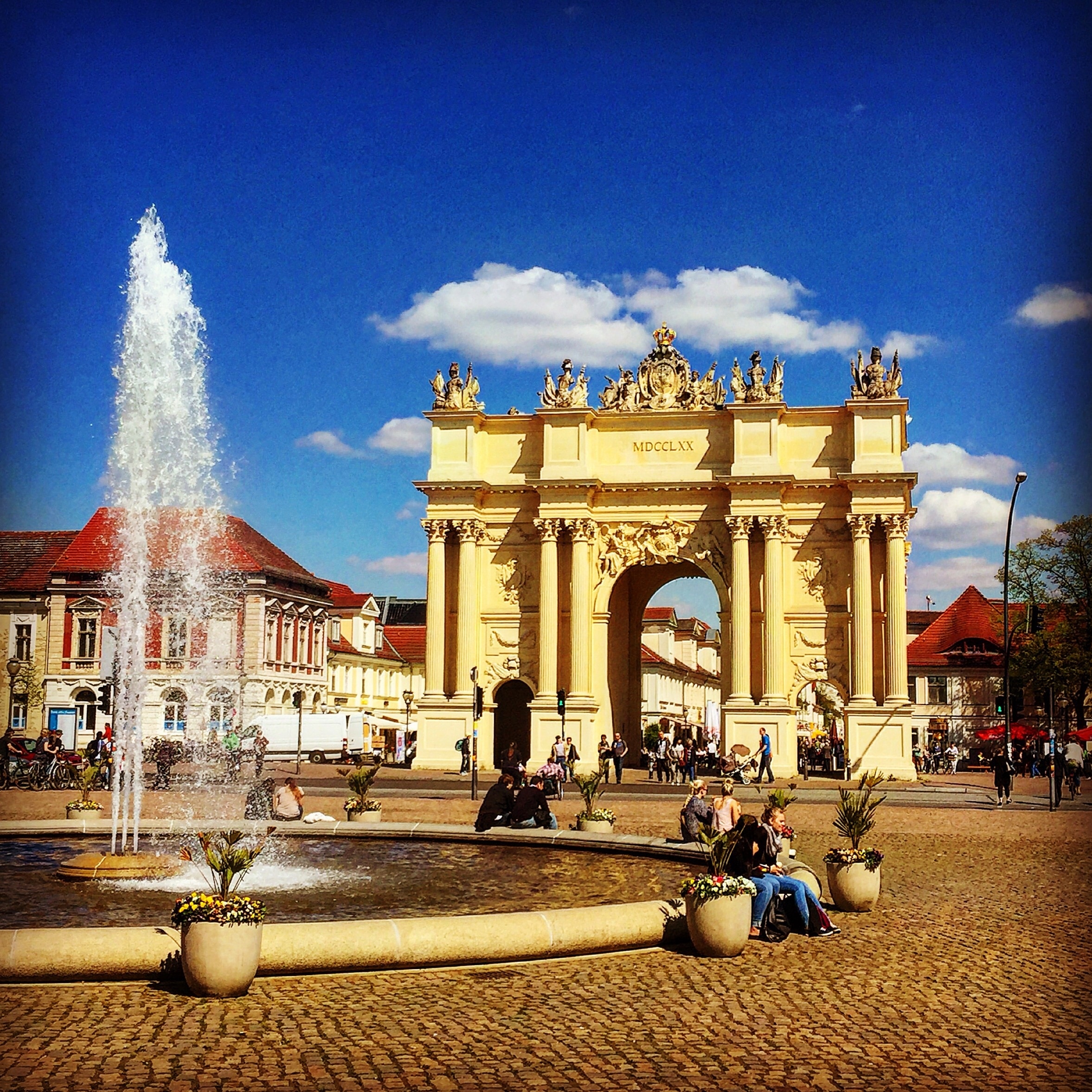 市中心区的波茨坦的勃兰登堡门| Expedia