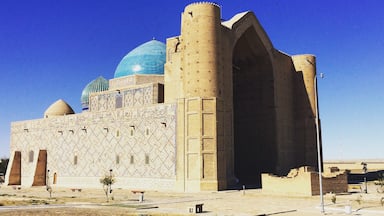 A couple of hours driving from Shymkent in the southwest of Kazachstan you find this impressive mausoleum in the city Turkistan. 