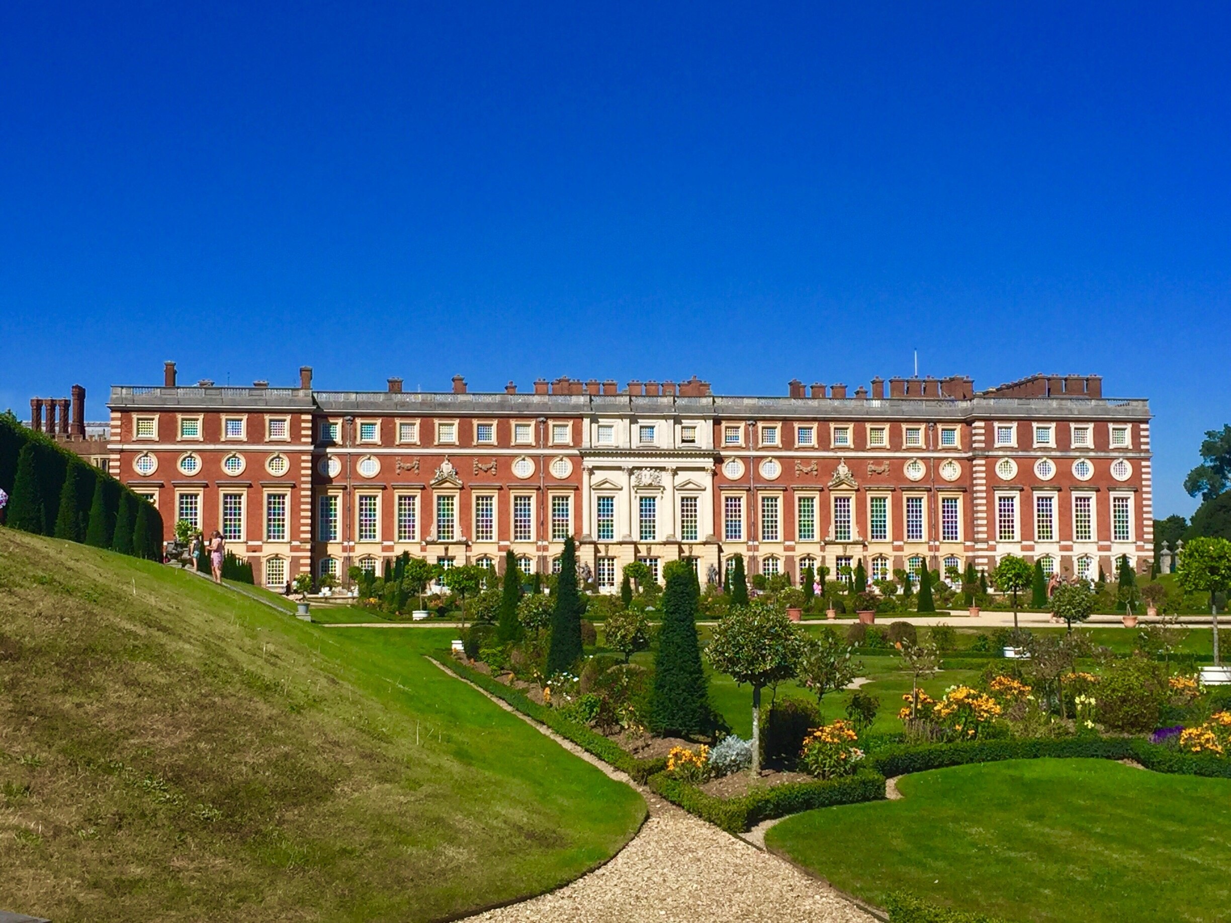 are dogs allowed in hampton court park